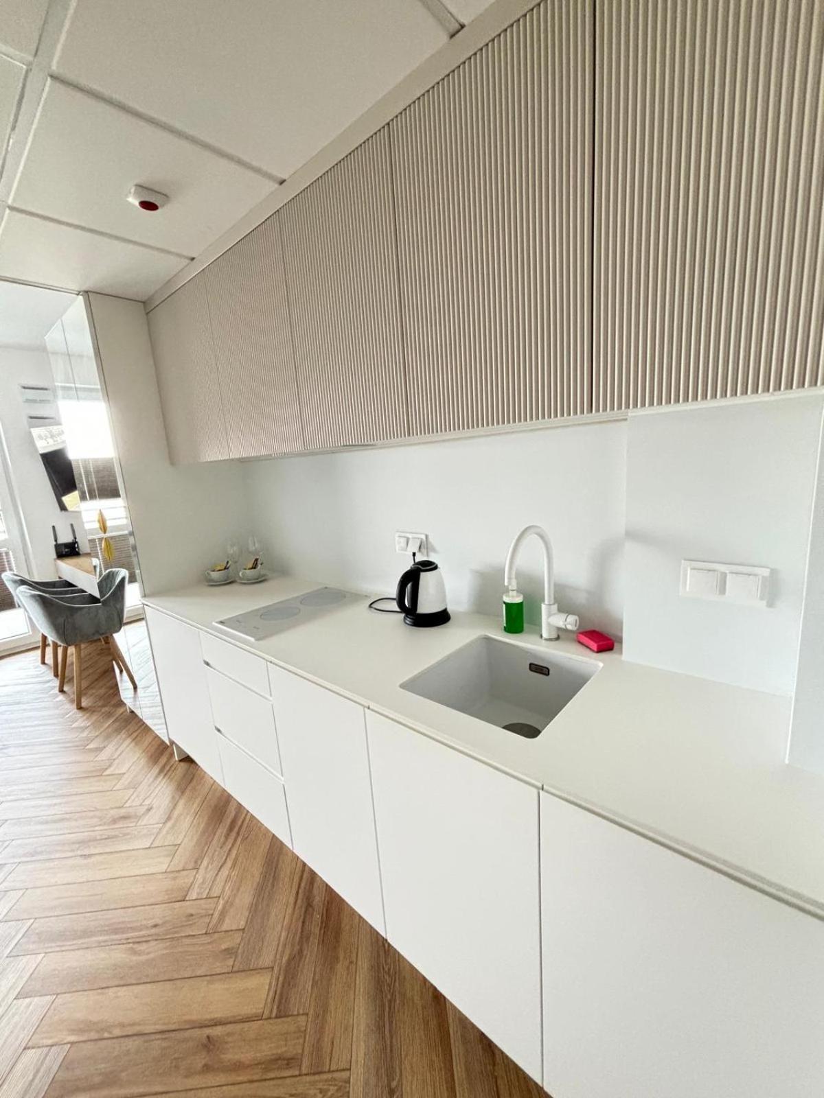 Apartamenty 24H Pileckiego Warsaw Exterior photo