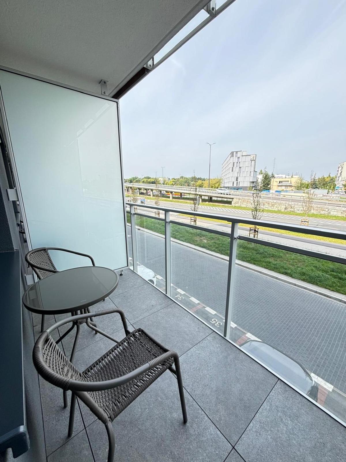 Apartamenty 24H Pileckiego Warsaw Exterior photo